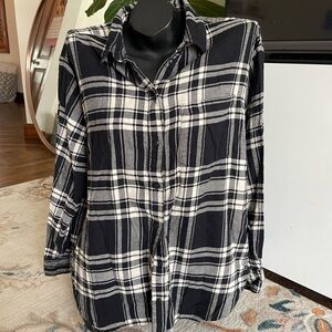 Gap Women’s Black White Plaid Boyfriend Flannel Button Up Shirt size M